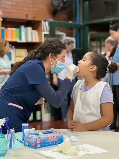 Siete de cada diez chicos arrancan la escuela con caries: la edad a la que ahora quieren adelantar el primer control