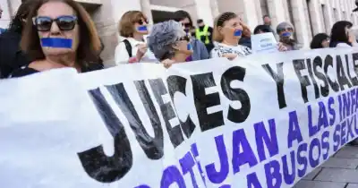 Protesta feminista en Rosario contra el proyecto de Losada que endurece penas por denuncias falsas