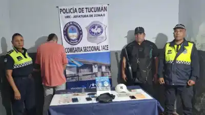 Quiso esquivar el control policial en la noche del lunes y la bandolera lo delató