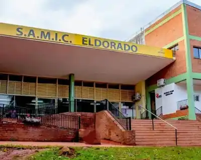 Un joven de 21 años pelea por su vida en Eldorado: la noche que terminó con dos adolescentes demorados
