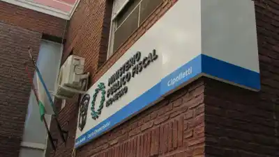 Cipolletti: rompía vidrios y cerraduras en el centro, hasta que la Justicia le puso un freno