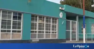 Dos alumnos salían con la moto de un compañero, pero un preceptor los vio y huyeron