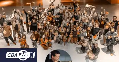 El charango se sube al escenario de la Feria del Libro con un invitado que todos conocen