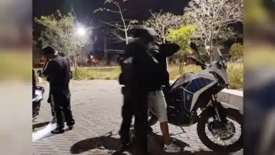 Robaron una moto en San Pedro, la escondieron entre malezas y quedaron acorralados