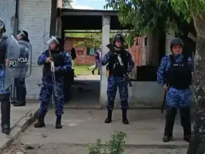 Cortaron la fibra óptica del barrio 7 de Mayo: lo que apareció en el patio de la casa allanada