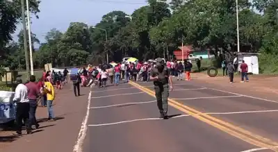 Ruta 12 cortada en Montecarlo: los desvíos que ya rigen para pasar
