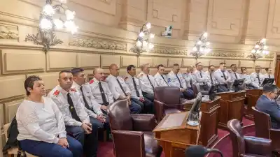 18 bomberos santafesinos volvieron de Venezuela con un diploma y una historia que pocos conocen