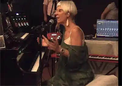 La rosarina que se juega un concierto con Charly, Fito y Satie como invitados invisibles