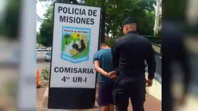 Intentó robarle la cartera en el puente y la Gendarmería lo frenó en seco