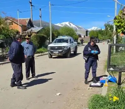 Se disparaban en plena calle, entró a su casa y volvió con una tumbera: el desenlace del barrio San Francisco IV