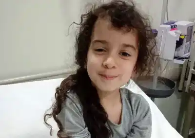 Una nena de 7 años lleva tres años con fiebre cada 15 días y nadie le encuentra la causa