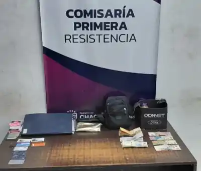 Le revisaron la camioneta estacionada y terminó demorado a pocas cuadras