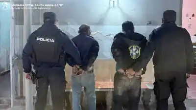 La restricción no los frenó: llegaron hasta la casa y la Policía encontró un arma blanca