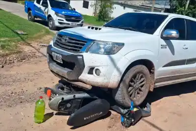 Un nene de 12 años manejaba una moto y chocó contra una camioneta: lo que encontraron los médicos