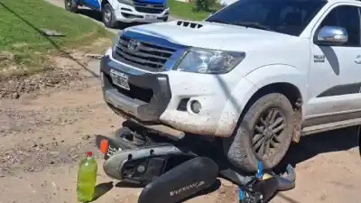 Chocó con una Hilux en La Paz y la moto terminó retenida: qué le pasó al conductor