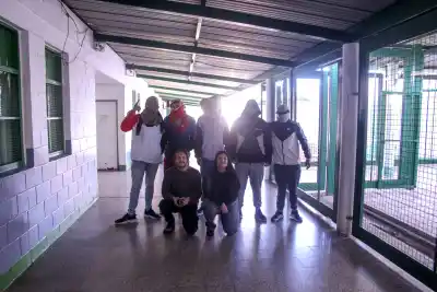 Alumnos de San Luis imaginaron una nieve tóxica sobre la Penitenciaría y el video terminó premiado en Jujuy