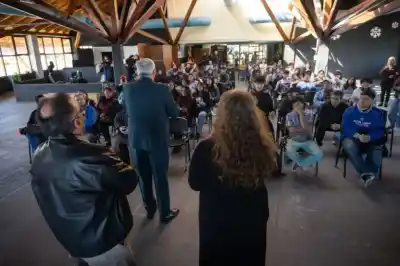 Cortés entregó los certificados y anticipó qué oficios se van a poder estudiar en Bariloche