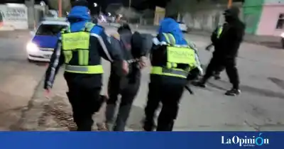 Bebían juntos en Las Heras: el ataque fue tan violento que tuvo que saltar por la ventana