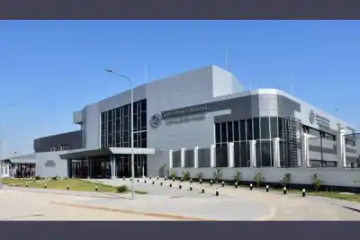 Volvían de la escuela en moto y terminaron las dos en el hospital: a una la tuvieron que derivar a Santiago