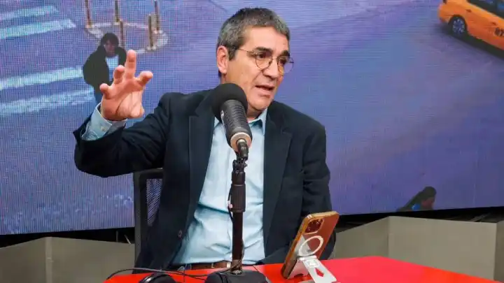 El médico jujeño que atiende pacientes a miles de kilómetros y ya lleva 47 países recorridos
