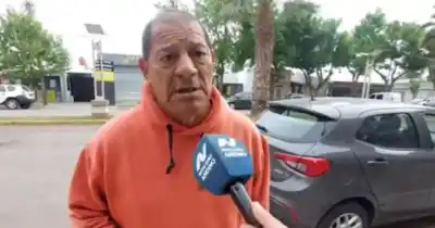 Canta en las calles de General Alvear para juntar plata: lo que necesita es urgente