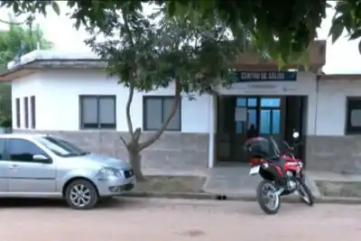 Se atrincheró con dos empleadas en el centro de salud y lo que gritaba dio alerta a la policía