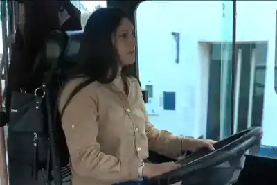 Se pasó cuatro años en Bomberos y ahora maneja el colectivo que pasa por El Arenal