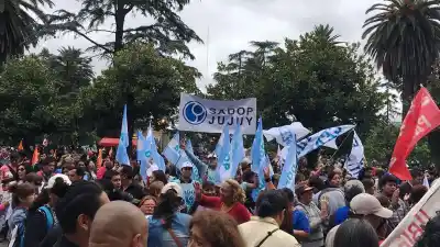 El gremio docente que quedó fuera de paritarias ahora va a la Justicia por la antigüedad