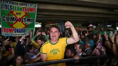 El mensaje que Flávio Bolsonaro le mandó al banquero preso antes de que todo estalle