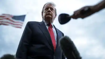 El senador que perdió la elección y ahora buscaría refugio en el país de Trump