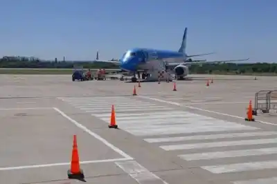 El aeropuerto de Formosa quedó sin su servicio de bomberos y el de San Luis ni recibe vuelos