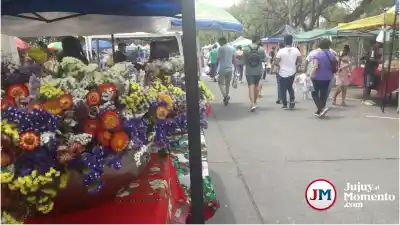 La feria de Santos y Difuntos cambia de lugar: la Avenida 19 de Abril recibe las ofrendas