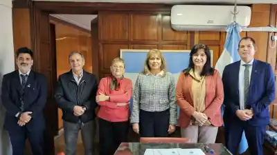 La UNT y el IPSST firmaron un acuerdo que abre las puertas de la obra social a los futuros médicos