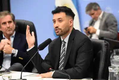 Cerró 18 ministerios y ahora defendió el ajuste con un número que incomoda a propios y ajenos