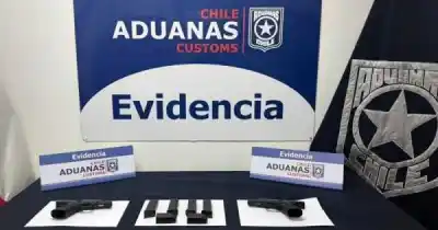 Manejaban un camión desde Mendoza, pero la Aduana encontró lo que había atrás del asiento