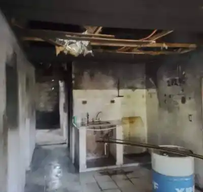 Voraz Incendio Devasta una casa en Sargento Moya