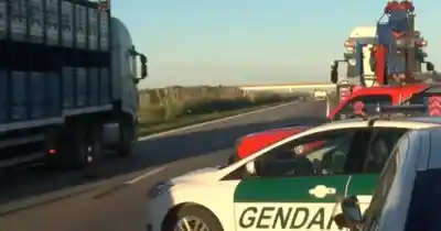 Impactó desde atrás a un camión en la autopista Rosario-Córdoba y la noticia no es buena