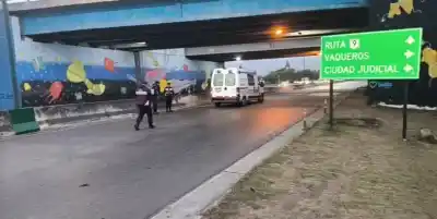 Se habría arrojado desde un puente en plena avenida Patrón Costas: qué encontraron abajo