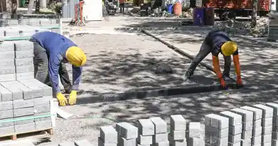 Llueve y los baches se multiplican: Guaymallén prueba un pavimento que se habilita al instante