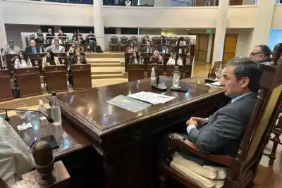 La Legislatura dio el visto bueno a todo el plan de Suárez, pero cuatro diputados se van