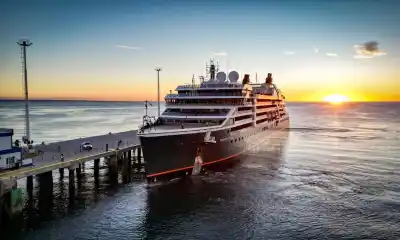 Madryn abre la temporada de cruceros: el primer buque llega con 90 pasajeros que embarcan acá