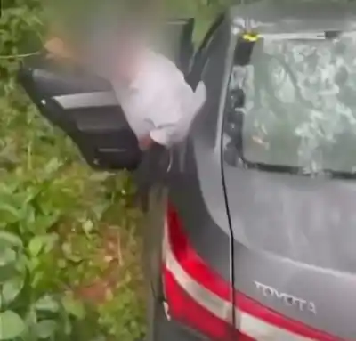 Corría por el sendero y vio un Corolla detenido: lo que había adentro lo llevó a la comisaría