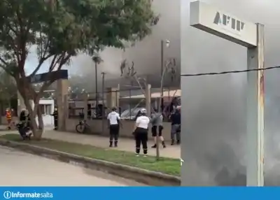 Incendio en el depósito de ARCA en Orán: el fuego sigue fuera de control y advierten por un riesgo mayor