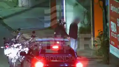 Las cámaras del 911 los vieron en plena madrugada: tres escenas y cinco detenidos en Santa Fe