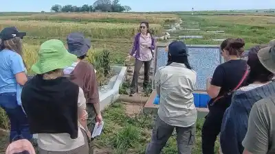 El suelo entrerriano bajo la lupa: estudiantes pampeanos cruzaron la frontera para ver qué encontraron