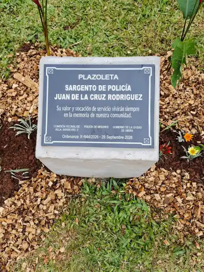 El hijo del sargento muerto en un operativo siguió sus pasos: el homenaje que le hizo su barrio