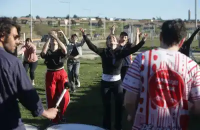 El ritmo que unió a Ushuaia: el taller de samba reggae que sorprendió en Medio Caño