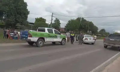 Una camioneta y un auto rural chocaron en la 304: quiénes iban adentro del Corsa