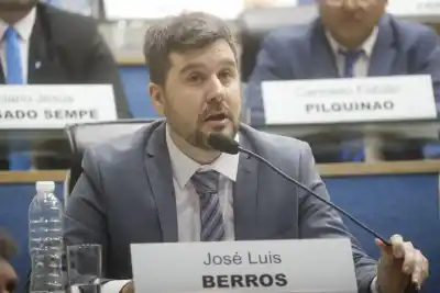 El poder que nunca se va: el legislador que quiere destituir a cuatro jueces contó por qué