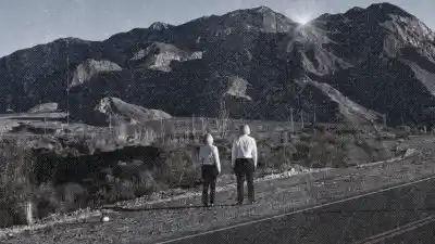 En un cerro de San Juan pasan cosas raras: la obra que mezcla radio, documental y un muñeco de tamaño humano